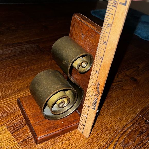 Vintage Gold Scroll Brass Metal Bookend Wooden Plank - Picture 8 of 8